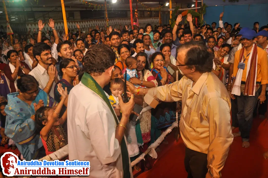Sadguru Shree Aniruddha Bapu blessing Shraddhavans on the auspicious occasion of Ramnavmi at  Shree Harigurugram