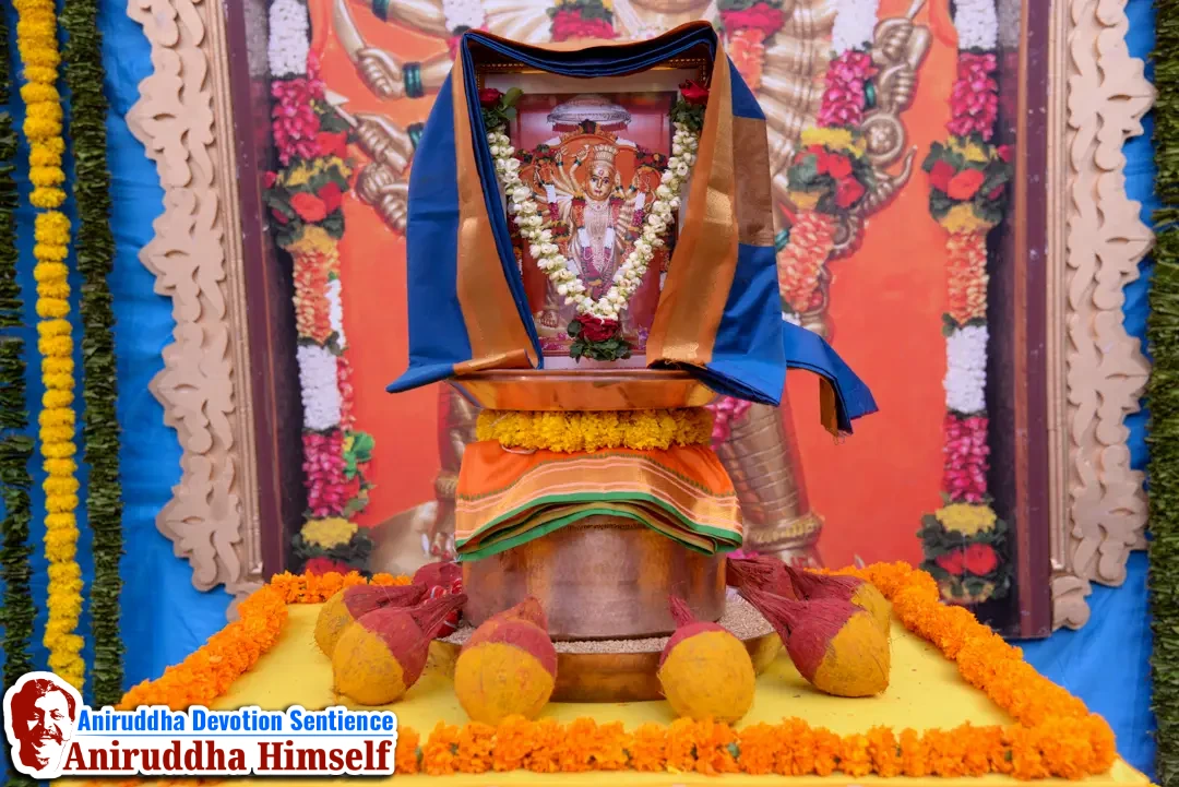 During the sacred Ramnavami Utsav, Shraddhavans eagerly and reverently take darshan of Shree Ramavaradaayini, who is Maa Mahishasurmardini, experiencing divine blessings and spiritual upliftment.
