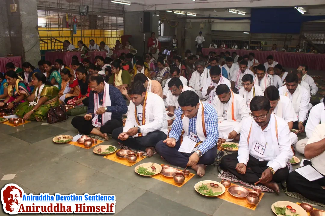 Shraddhavans perform Shree Sai Mahimna Abhishek during Shree Ramnavmi Utsav at Shree Harigurugram