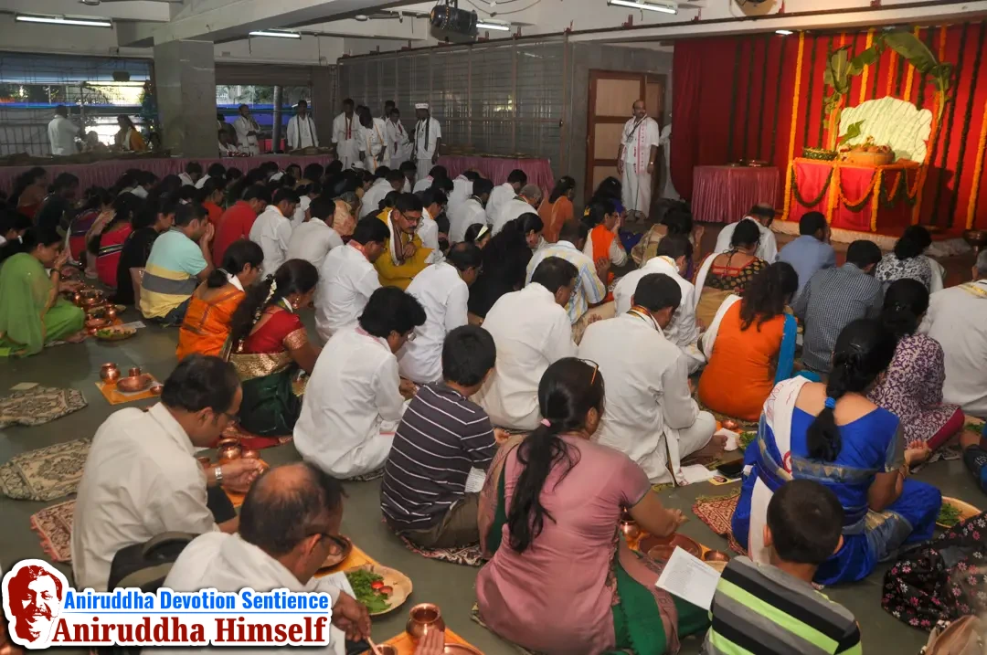 Shraddhavans perform Shree Sai Mahimna Abhishek during Shree Ramnavmi Utsav at Shree Harigurugram