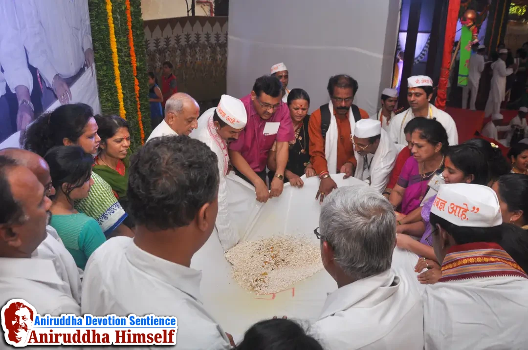 With boundless devotion and immense enthusiasm, Shraddhavans come together to perform Talibharan amidst the powerful chants of ‘Raksh Raksh Sainath,’ ‘Shree Sainath Maharaj Ki Jai,’ and ‘Ude Ga Ambe Ude' during Shree Ramnavmi Utsav at Shree Harigurugram