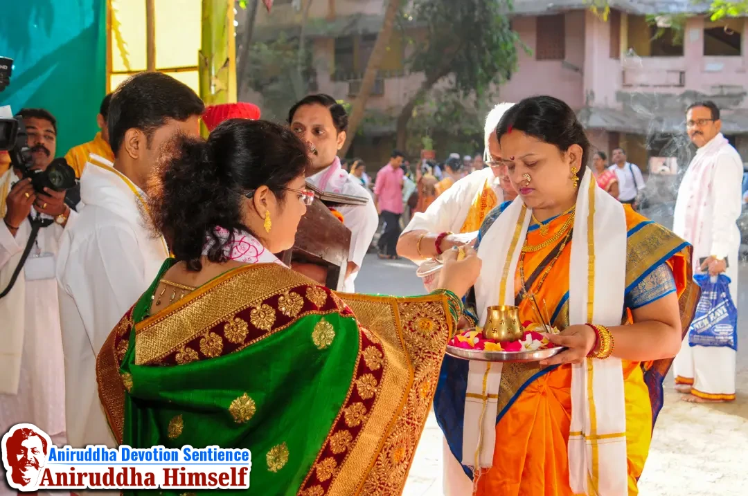 The arrival of Shree Siddha Deepshikha (sacred flame) from Sainiwas, Bandra, marks the divine beginning of Shree Ramnavmi Utsav 2026. In a moment of deep devotion, a Shraddhavan performs the sacred Aukshan to welcome the 'Shree Siddha Deepshikha' at Shree Harigurugram