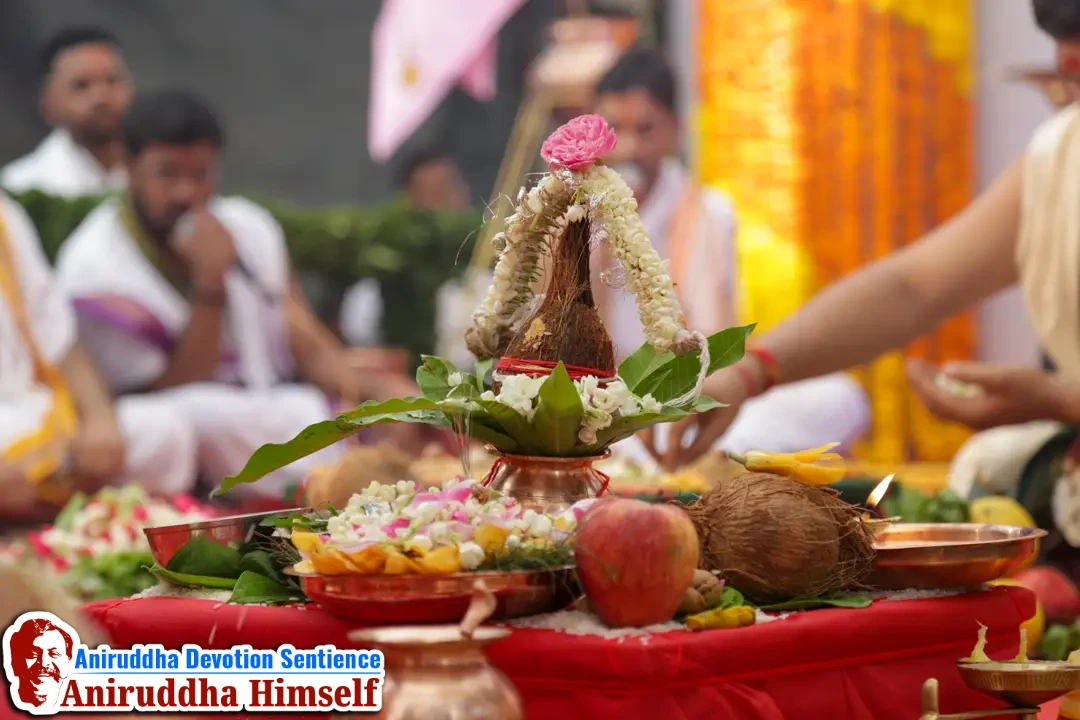 The Swayambhu 'Matrupaashan' arrives at Shree Harigurugram, Bandra amid the auspicious sounds of the Mangal Vaadya. Shraddhavans welcome it for the first time at Shree Ramnavami Utsav with great devotion and enthusiasm at Shree Harigurugram