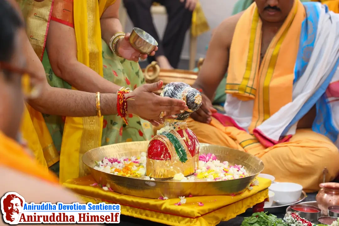 Poojan being performed on the  Swayambhu 'Matrupaashan' during Shree Ramnavami Utsav at Shree Harigurugram