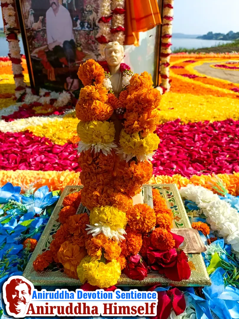 Shraddhavans worship Sadguru Aniuruddha during Vardhaman Vratadhiraj at Shree Sadguru Punyakshetram