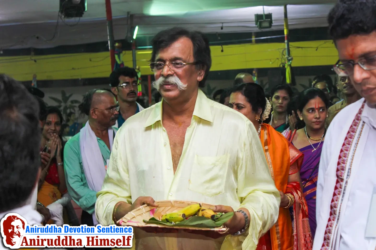 During the Shreeshwasam Utsav held in 2015, Sadguru Shree Aniruddha unveiled the twenty-five divinely arranged pictures with offerings of tender coconut (shahale), wheat, and flower garlands in the Parikrama Kaksha at Shree Harigurugram