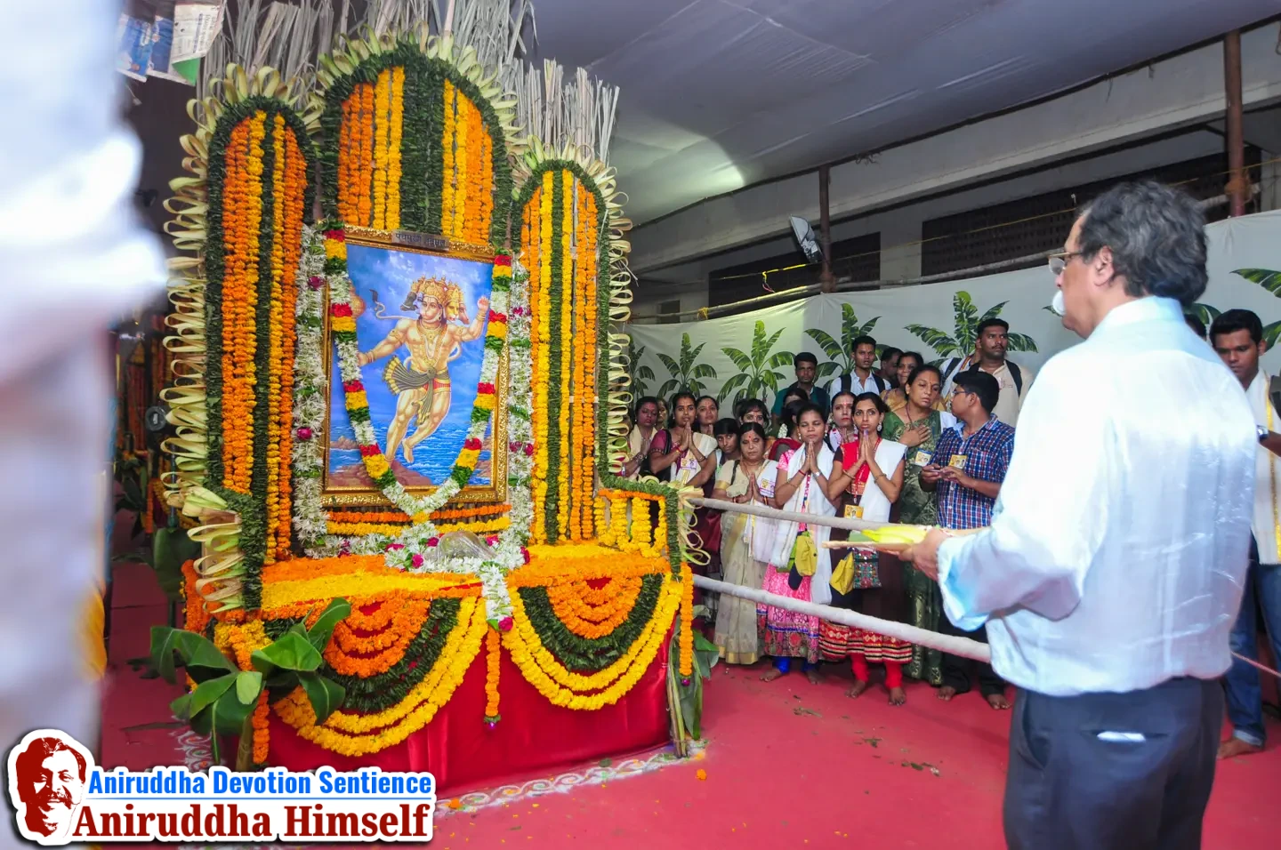 During the Shreeshwasam Utsav held in 2015, Sadguru Shree Aniruddha unveiled the twenty-five divinely arranged pictures with offerings of tender coconut (shahale), wheat, and flower garlands in the Parikrama Kaksha at Shree Harigurugram