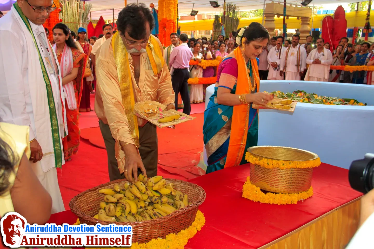 A Jalakunda was placed ahead, wherein two bananas were offered to Adimata from the rice and pulses which Shraddhavans were carrying in a winnowing basket or a sort of scuttle. The pulses and rice grains were donated to the needy, through the Annapurna Prasadam Yojana during Shreeshwasam Utsav held in the year 2015 at Shree Harigurugram