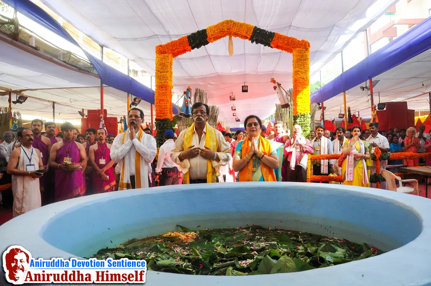 A Jalakunda was placed ahead, wherein two bananas were offered to Adimata from the rice and pulses which Shraddhavans were carrying in a winnowing basket or a sort of scuttle. The pulses and rice grains were donated to the needy, through the Annapurna Prasadam Yojana during Shreeshwasam Utsav held in the year 2015 at Shree Harigurugram