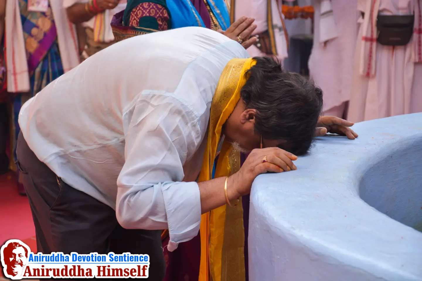 A Jalakunda was placed ahead, wherein two bananas were offered to Adimata from the rice and pulses which Shraddhavans were carrying in a winnowing basket or a sort of scuttle. The pulses and rice grains were donated to the needy, through the Annapurna Prasadam Yojana during Shreeshwasam Utsav held in the year 2015 at Shree Harigurugram