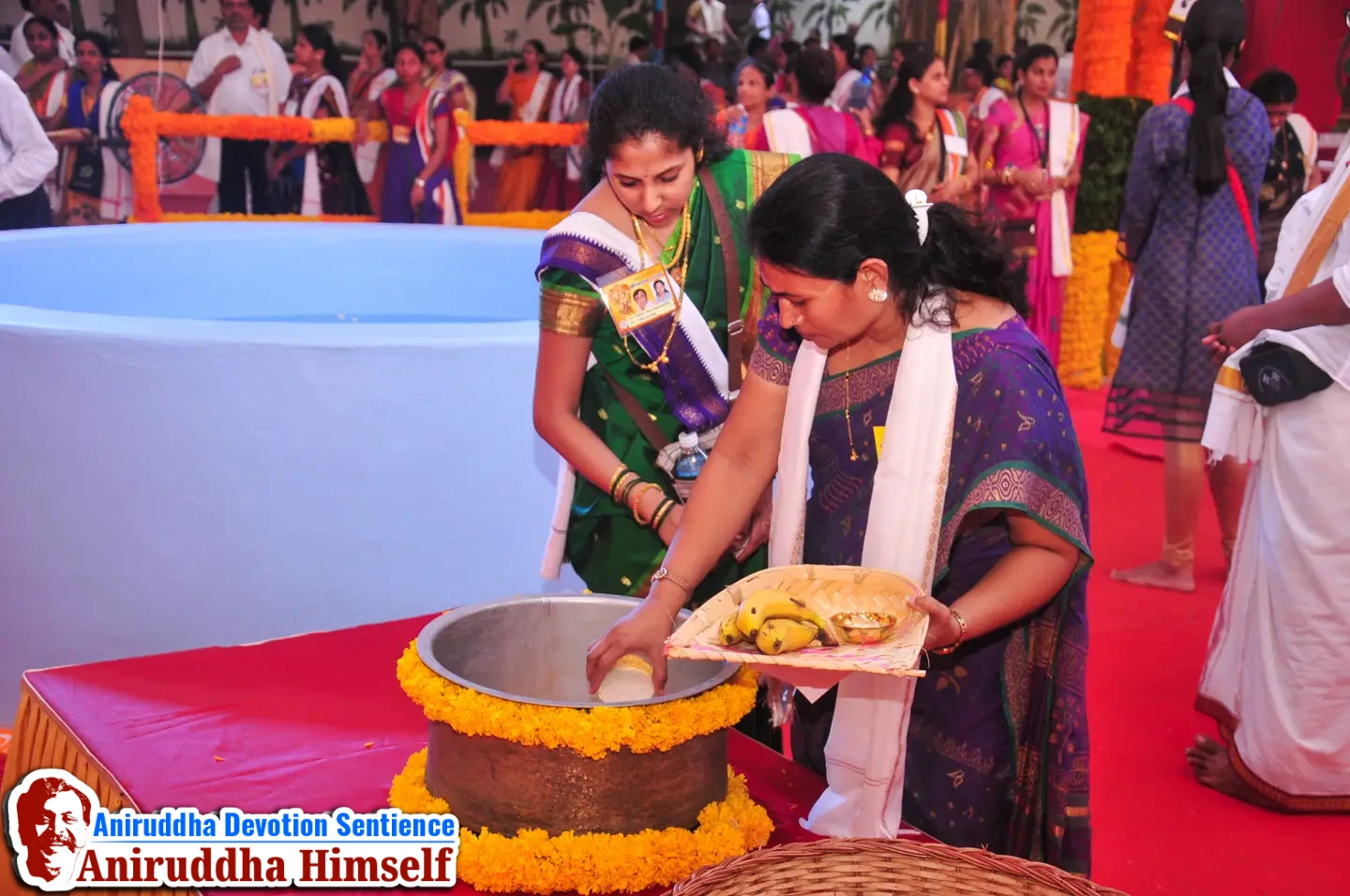 A Jalakunda was placed ahead, wherein two bananas were offered to Adimata from the rice and pulses which Shraddhavans were carrying in a winnowing basket or a sort of scuttle. The pulses and rice grains were donated to the needy, through the Annapurna Prasadam Yojana during Shreeshwasam Utsav held in the year 2015 at Shree Harigurugram