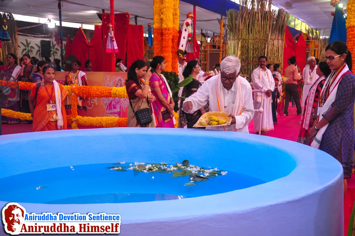 A Jalakunda was placed ahead, wherein two bananas were offered to Adimata from the rice and pulses which Shraddhavans were carrying in a winnowing basket or a sort of scuttle. The pulses and rice grains were donated to the needy, through the Annapurna Prasadam Yojana during Shreeshwasam Utsav held in the year 2015 at Shree Harigurugram