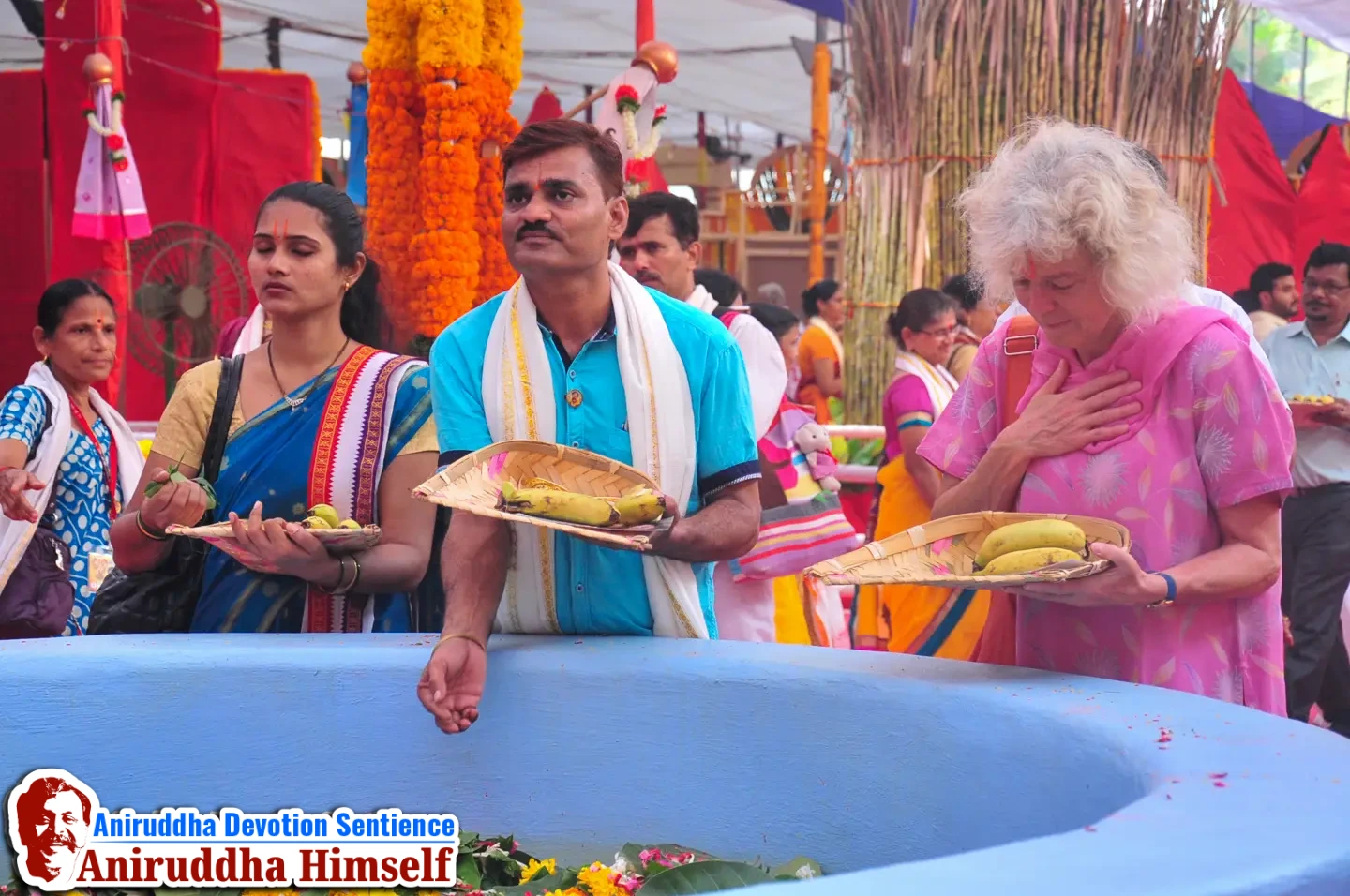 A Jalakunda was placed ahead, wherein two bananas were offered to Adimata from the rice and pulses which Shraddhavans were carrying in a winnowing basket or a sort of scuttle. The pulses and rice grains were donated to the needy, through the Annapurna Prasadam Yojana during Shreeshwasam Utsav held in the year 2015 at Shree Harigurugram