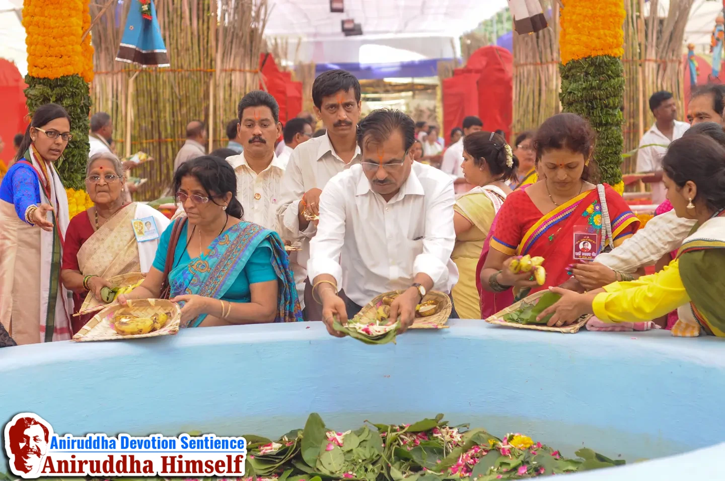 A Jalakunda was placed ahead, wherein two bananas were offered to Adimata from the rice and pulses which Shraddhavans were carrying in a winnowing basket or a sort of scuttle. The pulses and rice grains were donated to the needy, through the Annapurna Prasadam Yojana during Shreeshwasam Utsav held in the year 2015 at Shree Harigurugram