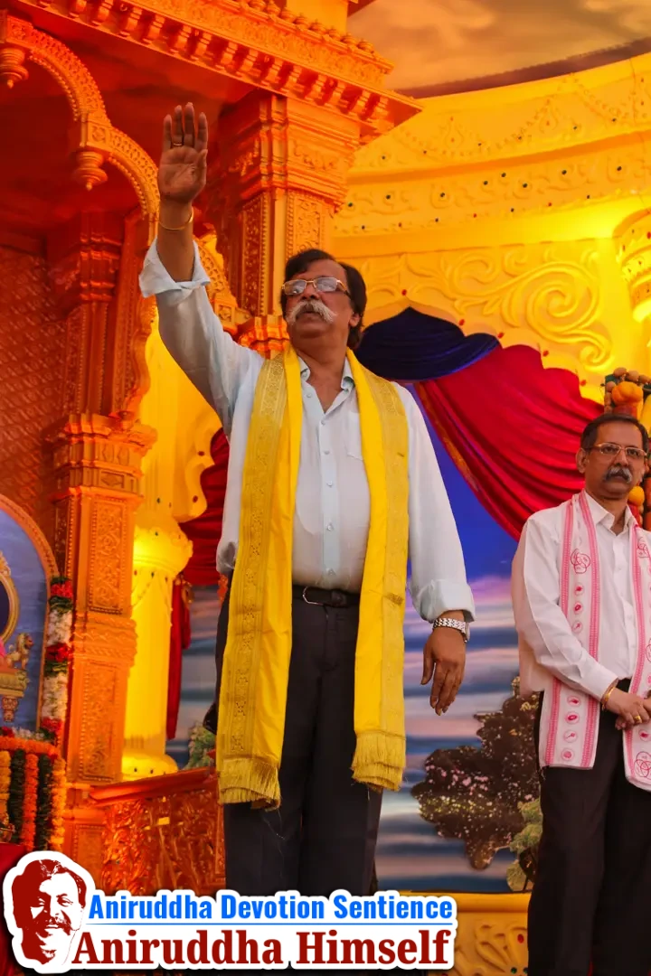Sadguru Shree Aniruddha Bapu on main stage during the Shree Shwasam Utsav held at Shree Harigurugram in 2015