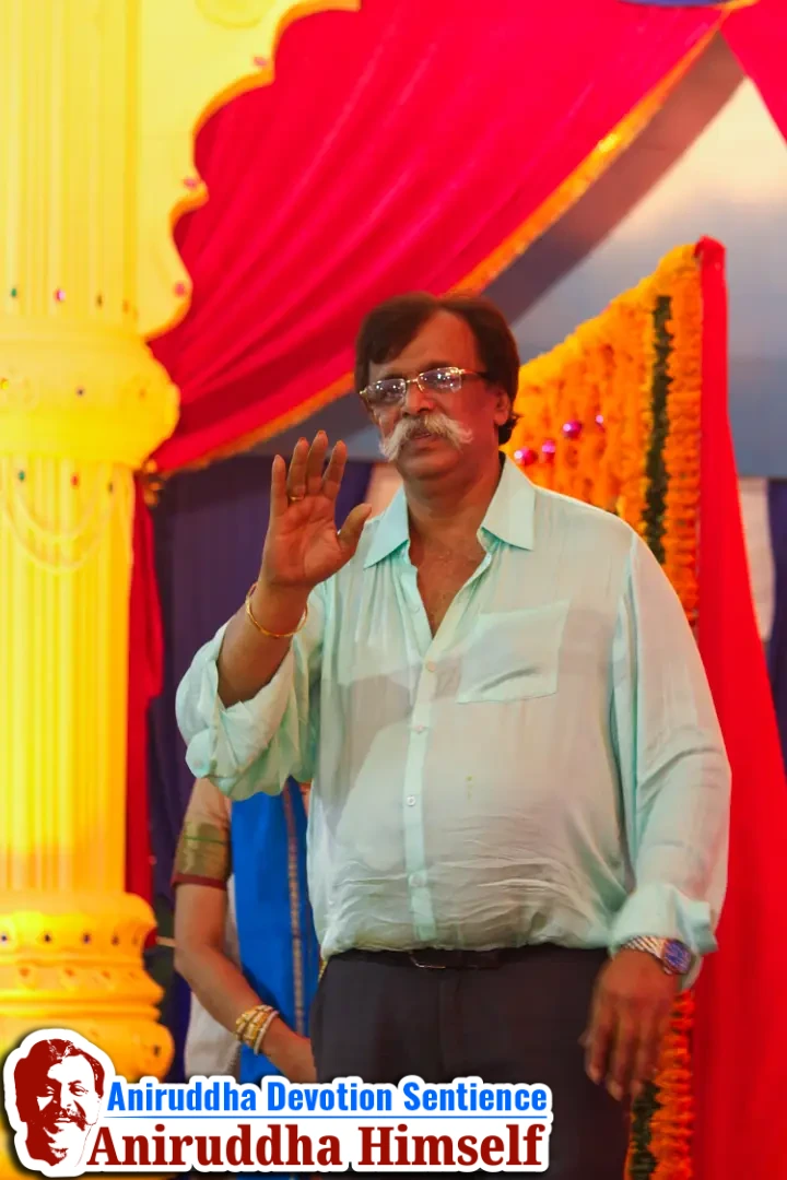 Sadguru Shree Aniruddha Bapu on main stage during the Shree Shwasam Utsav held at Shree Harigurugram in 2015