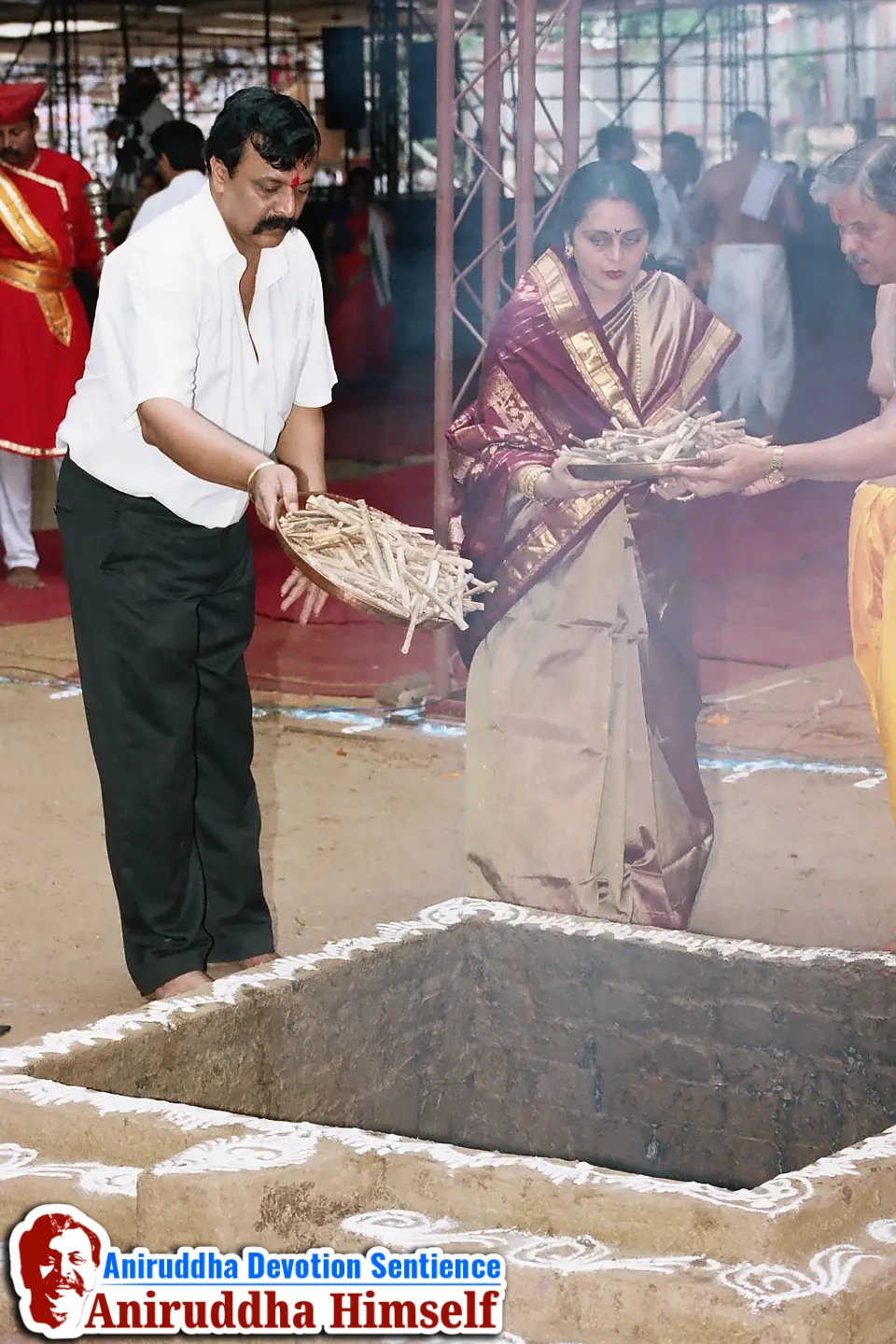 Sadguru Shree Aniruddha Bapu at Shree Tripada Gayatri Mahotsav held in 2004 at Andheri Sports Complex