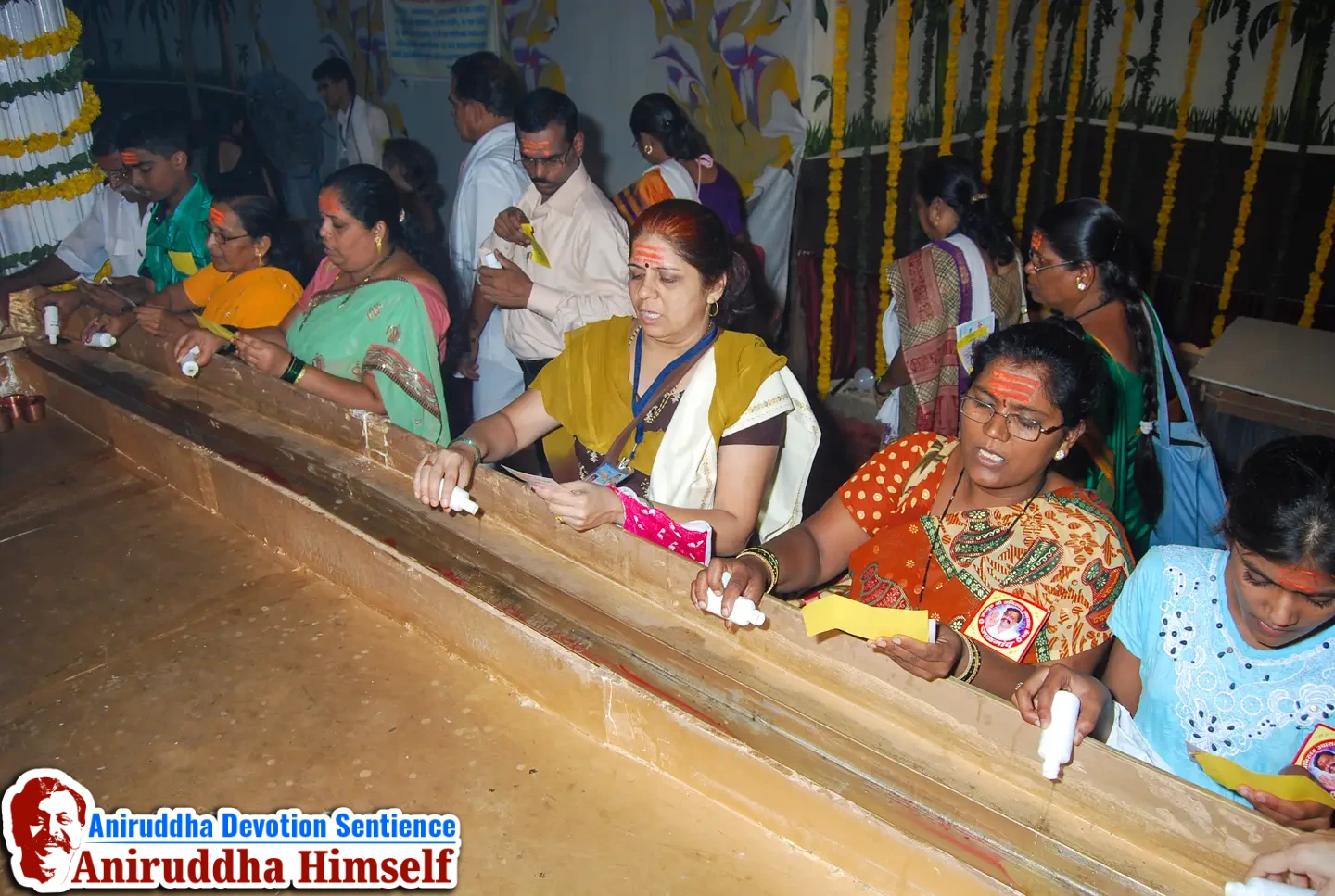 Shraddhavans offered Sursneha Dravya in the 52 lamps arranged in Mahalakshmi Deep during Shree Varada Chandika Prasannotsav in the year 2011