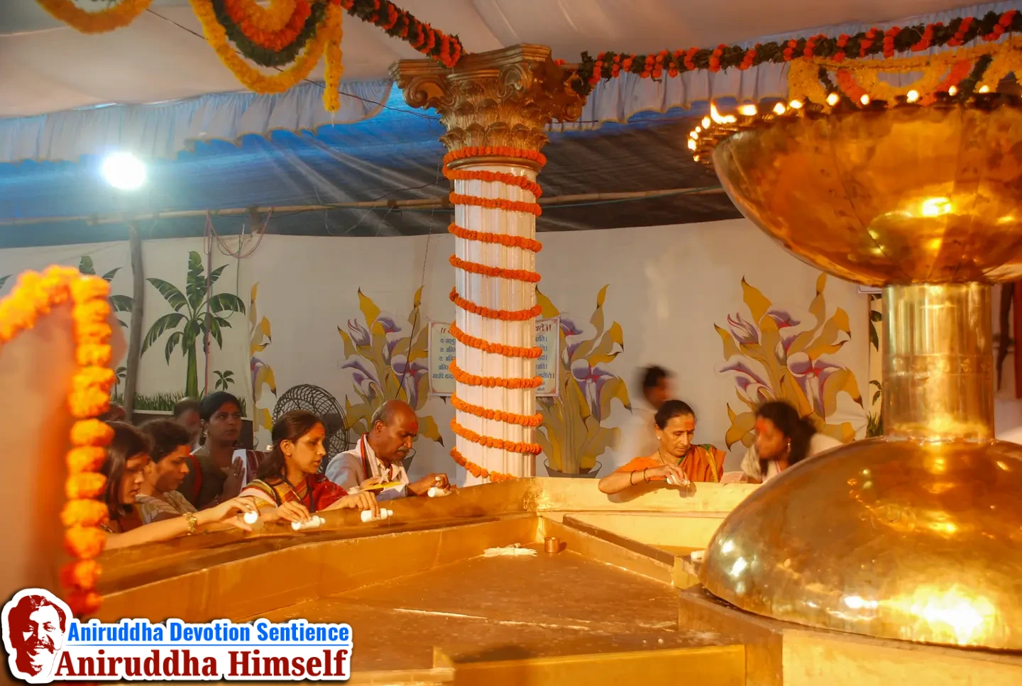 Shraddhavans offered Sursneha Dravya in the 52 lamps arranged in Mahalakshmi Deep during Shree Varada Chandika Prasannotsav in the year 2011