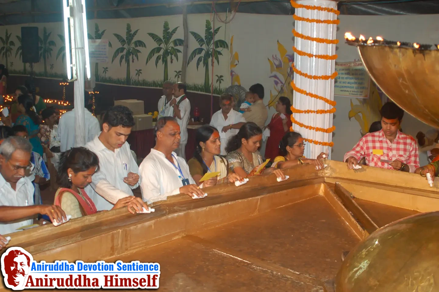 Shraddhavans offered Sursneha Dravya in the 52 lamps arranged in Mahalakshmi Deep during Shree Varada Chandika Prasannotsav in the year 2011