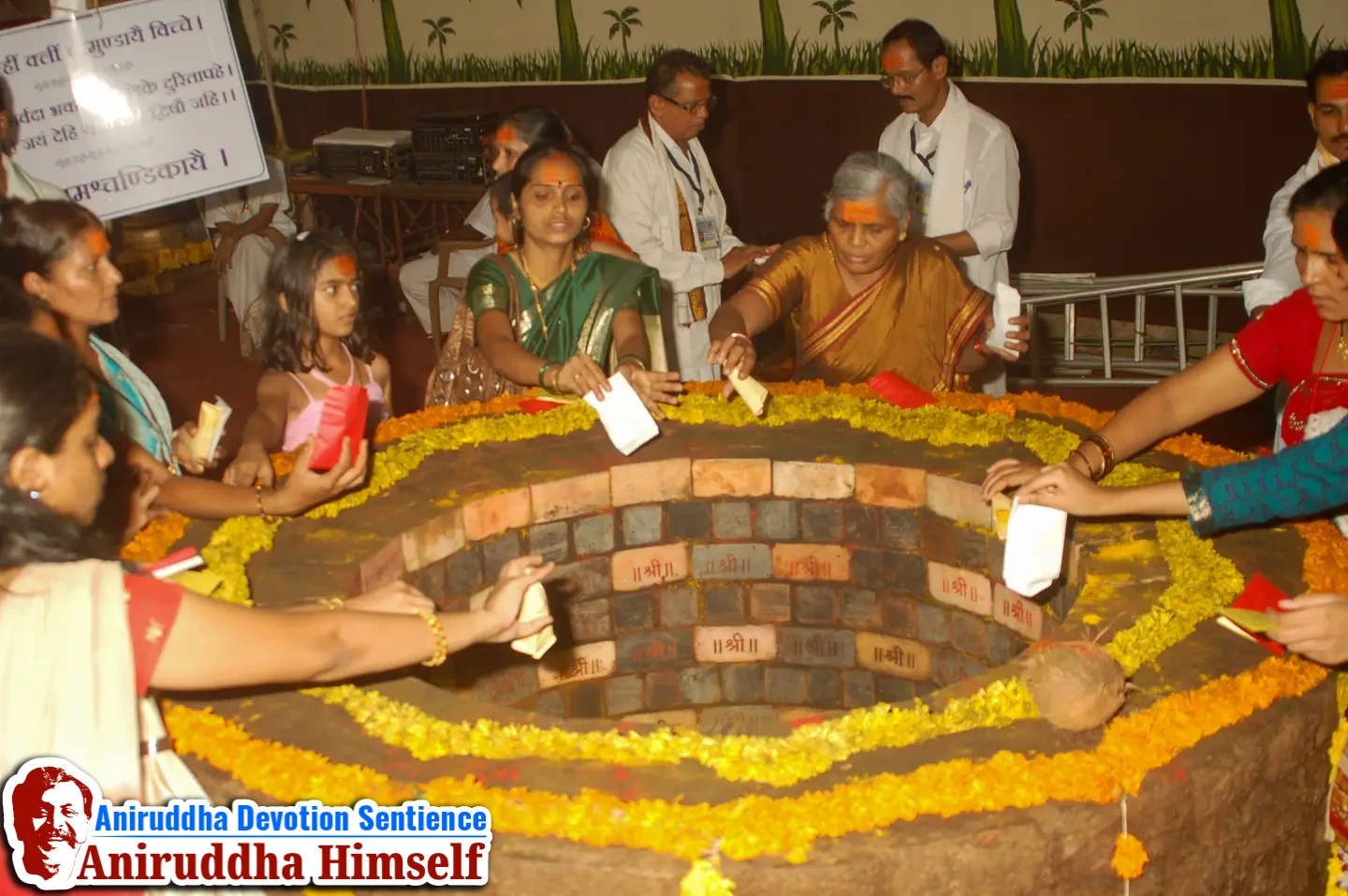 Shraddhavans offer Mangaldravya (a mixture of haldi, kumkum and abeer) to the sacred MahaSaraswati Vapi during Shree Varadachandika Prasannotsav at Shree Harigurugram in 2011.