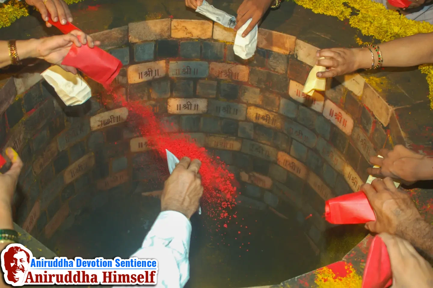 Shraddhavans offer Mangaldravya (a mixture of haldi, kumkum and abeer) to the sacred MahaSaraswati Vapi during Shree Varadachandika Prasannotsav at Shree Harigurugram in 2011.