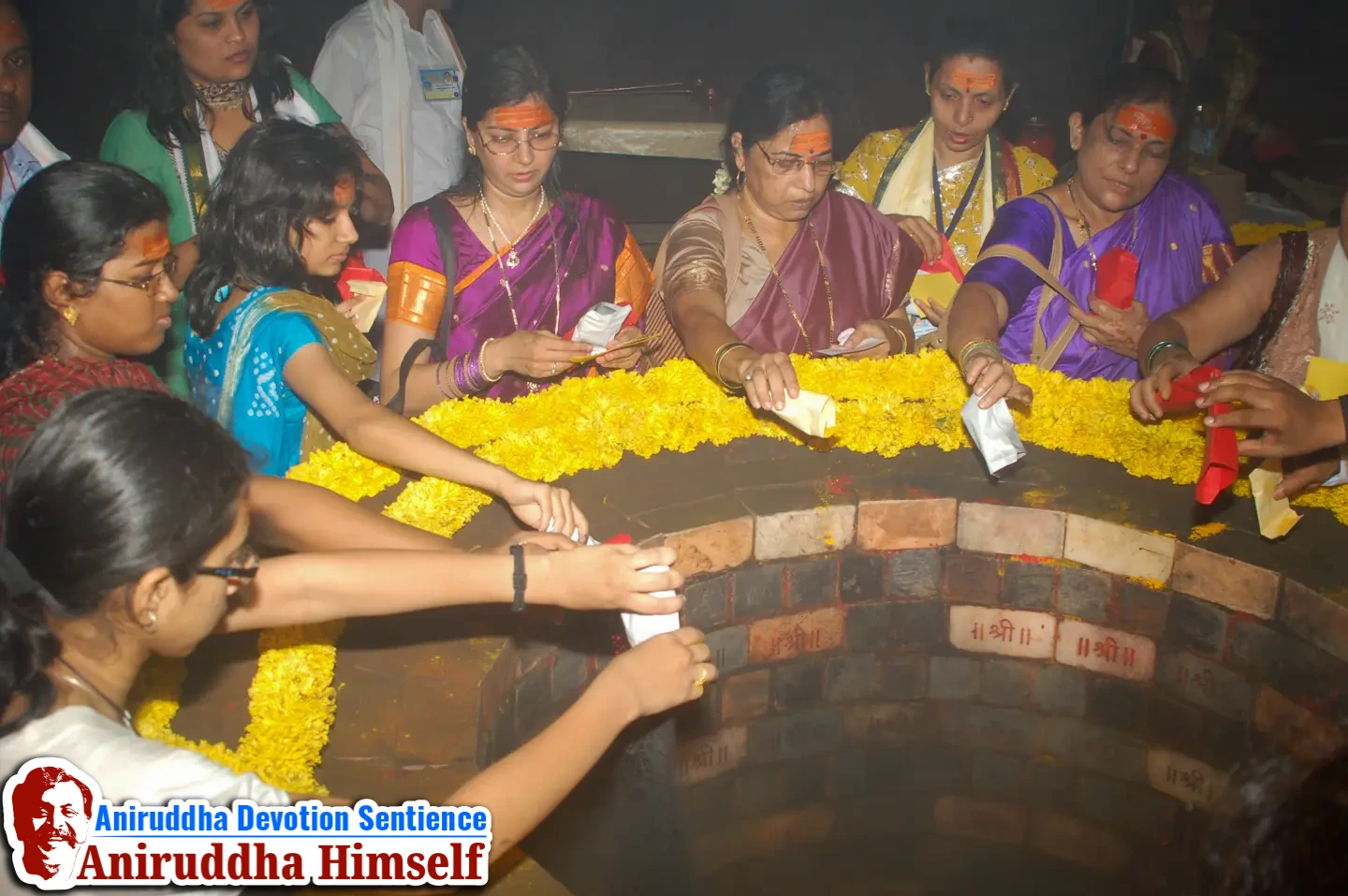Shraddhavans offer Mangaldravya (a mixture of haldi, kumkum and abeer) to the sacred MahaSaraswati Vapi during Shree Varadachandika Prasannotsav at Shree Harigurugram in 2011.