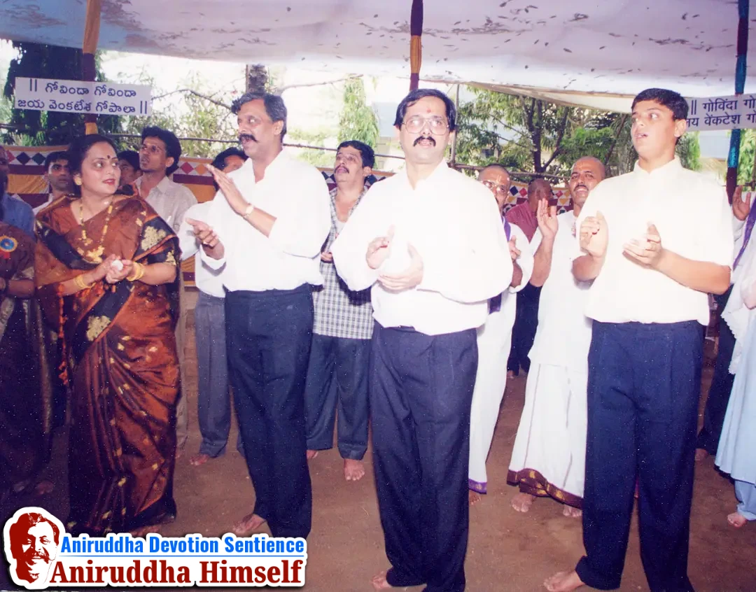 Sadguru Shree Aniruddha Bapu immersed in Bhakti during Shree Venkatest Saptakoti Jap
