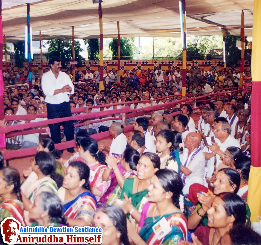 Sadguru Shree Aniruddha Bapu immersed in Bhakti during Shree Venkatest Saptakoti Jap