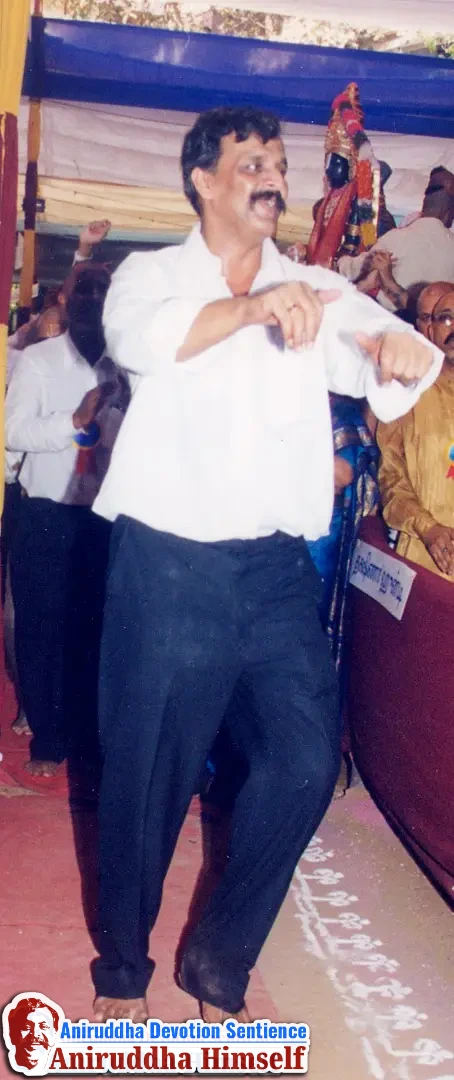 Sadguru Shree Aniruddha Bapu immersed in Bhakti during Shree Venkatest Saptakoti Jap