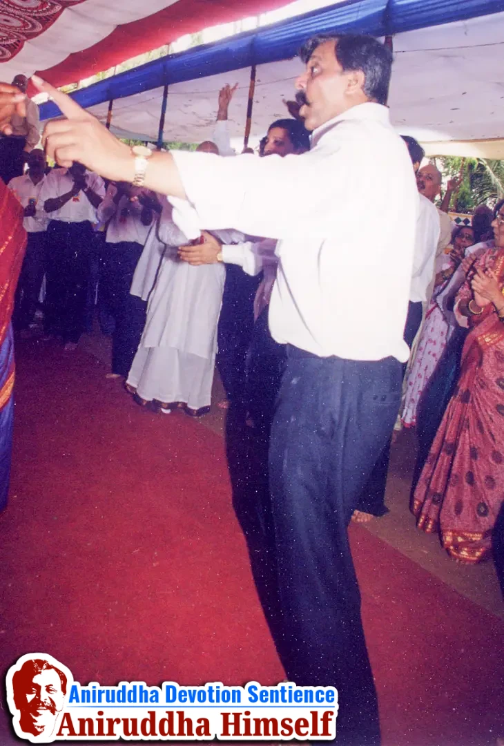 Sadguru Shree Aniruddha Bapu immersed in Bhakti during Shree Venkatest Saptakoti Jap