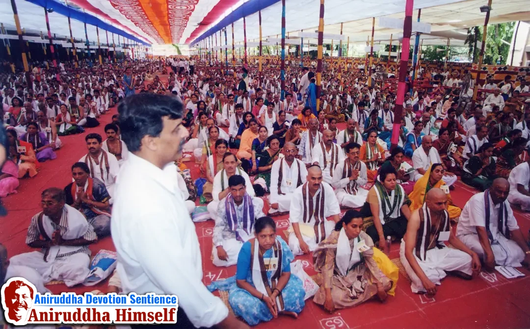 Sadguru Shree Aniruddha Bapu immersed in Bhakti during Shree Venkatest Saptakoti Jap