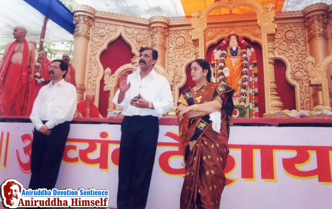 Sadguru Shree Aniruddha Bapu immersed in Bhakti during Shree Venkatest Saptakoti Jap