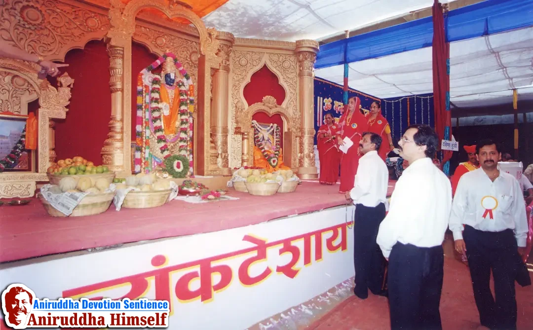 Sadguru Shree Aniruddha Bapu immersed in Bhakti during Shree Venkatest Saptakoti Jap