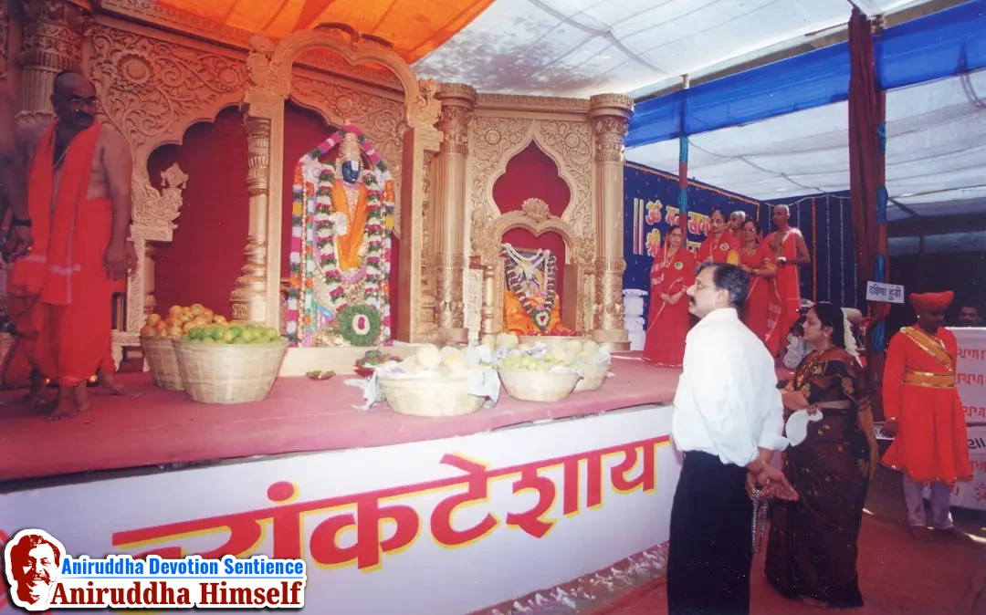 Sadguru Shree Aniruddha Bapu immersed in Bhakti during Shree Venkatest Saptakoti Jap