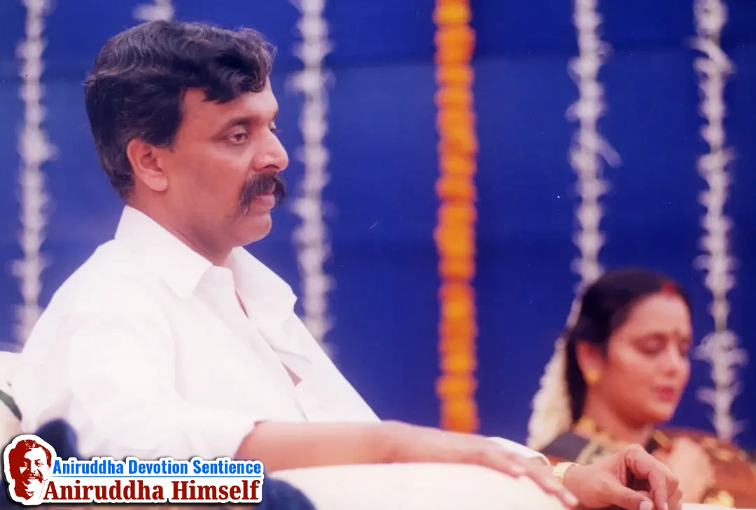 Sadguru Shree Aniruddha Bapu immersed in Bhakti during Shree Venkatest Saptakoti Jap