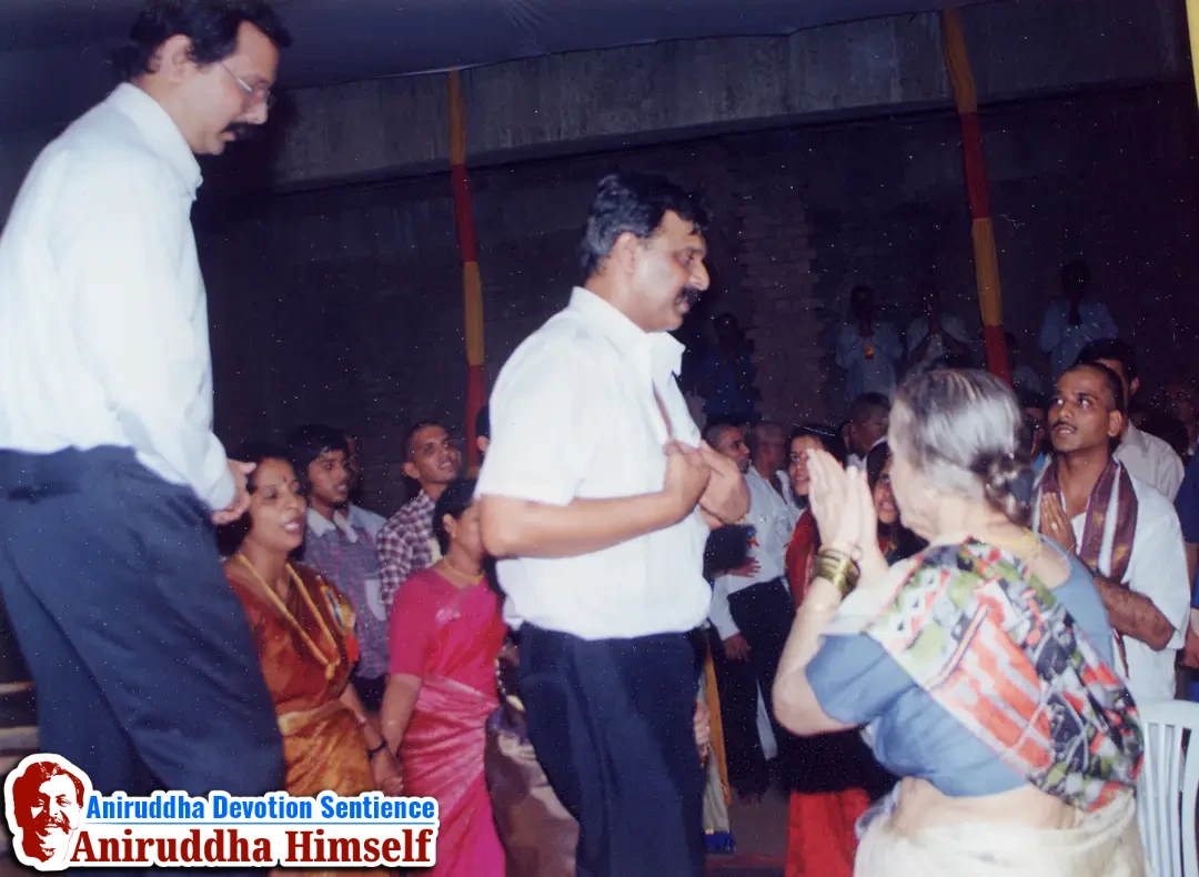 Sadguru Shree Aniruddha Bapu immersed in Bhakti during Shree Venkatest Saptakoti Jap