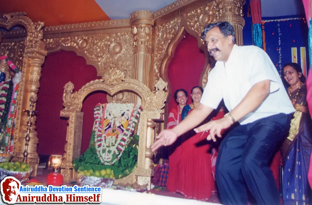 Sadguru Shree Aniruddha Bapu immersed in Bhakti during Shree Venkatest Saptakoti Jap