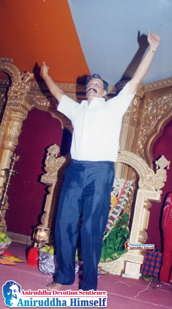Sadguru Shree Aniruddha Bapu immersed in Bhakti during Shree Venkatest Saptakoti Jap