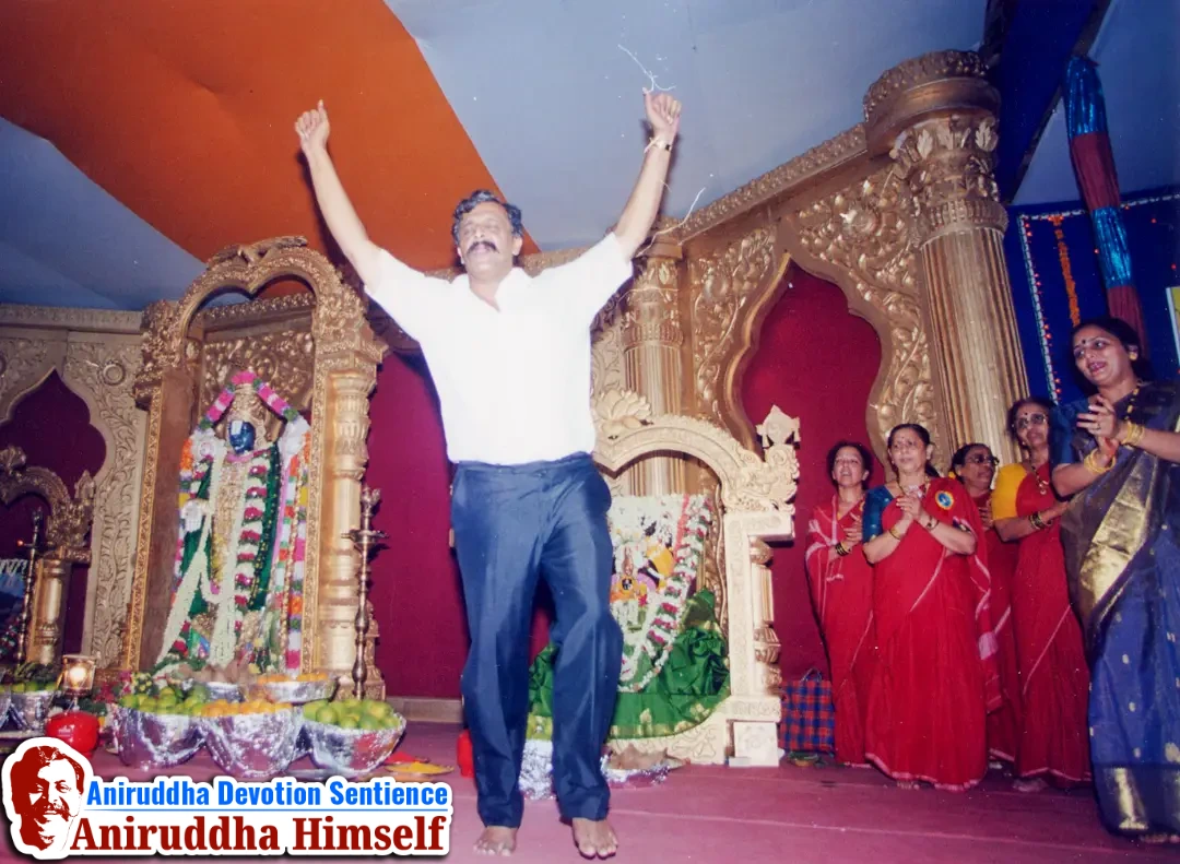Sadguru Shree Aniruddha Bapu immersed in Bhakti