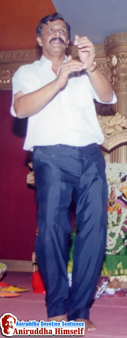 Sadguru Shree Aniruddha Bapu immersed in Bhakti during Shree Venkatest Saptakoti Jap