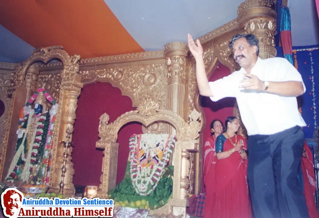 Sadguru Shree Aniruddha Bapu immersed in Bhakti during Shree Venkatest Saptakoti Jap