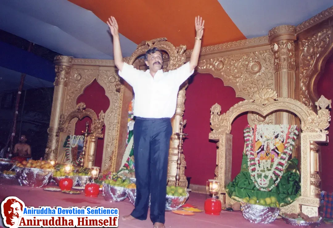 Sadguru Shree Aniruddha Bapu immersed in Bhakti during Shree Venkatest Saptakoti Jap