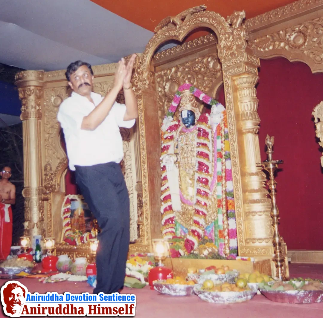 Sadguru Shree Aniruddha Bapu immersed in Bhakti during Shree Venkatest Saptakoti Jap
