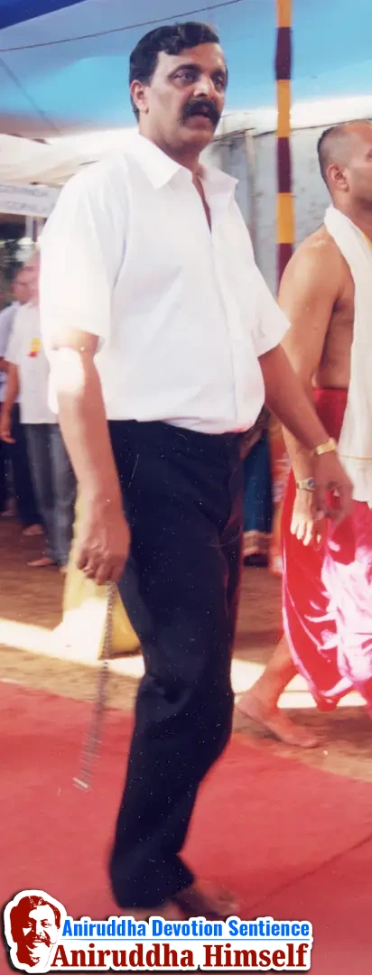 Sadguru Shree Aniruddha Bapu immersed in Bhakti during Shree Venkatest Saptakoti Jap