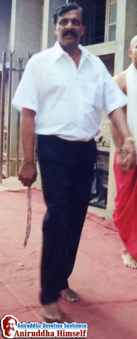 Sadguru Shree Aniruddha Bapu immersed in Bhakti during Shree Venkatest Saptakoti Jap