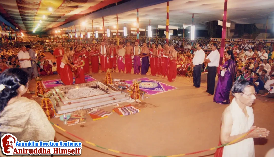 Sadguru Shree Aniruddha Bapu immersed in Bhakti during Shree Venkatest Saptakoti Jap