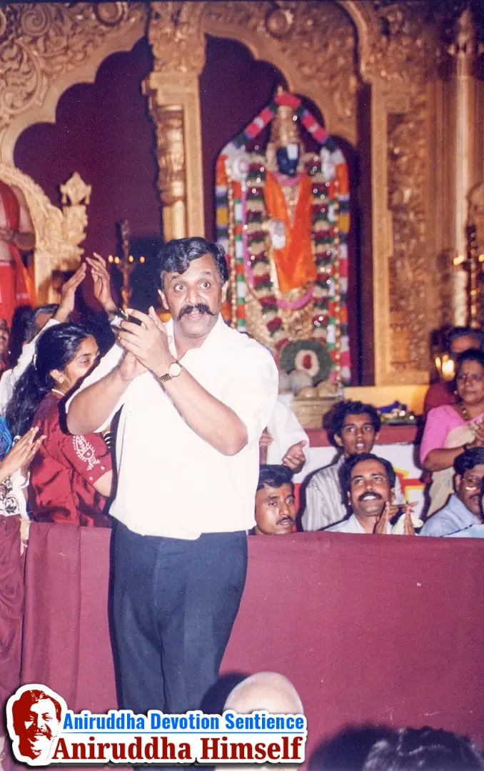 Sadguru Shree Aniruddha Bapu immersed in Bhakti during Shree Venkatest Saptakoti Jap
