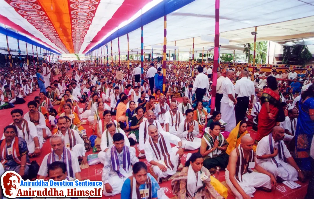 For the Saptakoti Jap, two batches of 700 Shraddhavans each performed the 'Om Venkateshaya Namaha' chant with extreme love and devotion for eight days (7th May to 14th May 2000), for 12 hours daily (one batch of 6 hours).