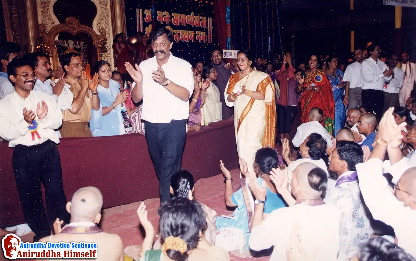 In the 'Shree Venkatesh Saptakoti Jap' festival, a 7-foot-tall idol of Shree Venkatesh, an exact replica of Tirupati, was made. Sadguru Aniruddha and Shraddhavans Welcoming Idol of Shree Venkatesh.